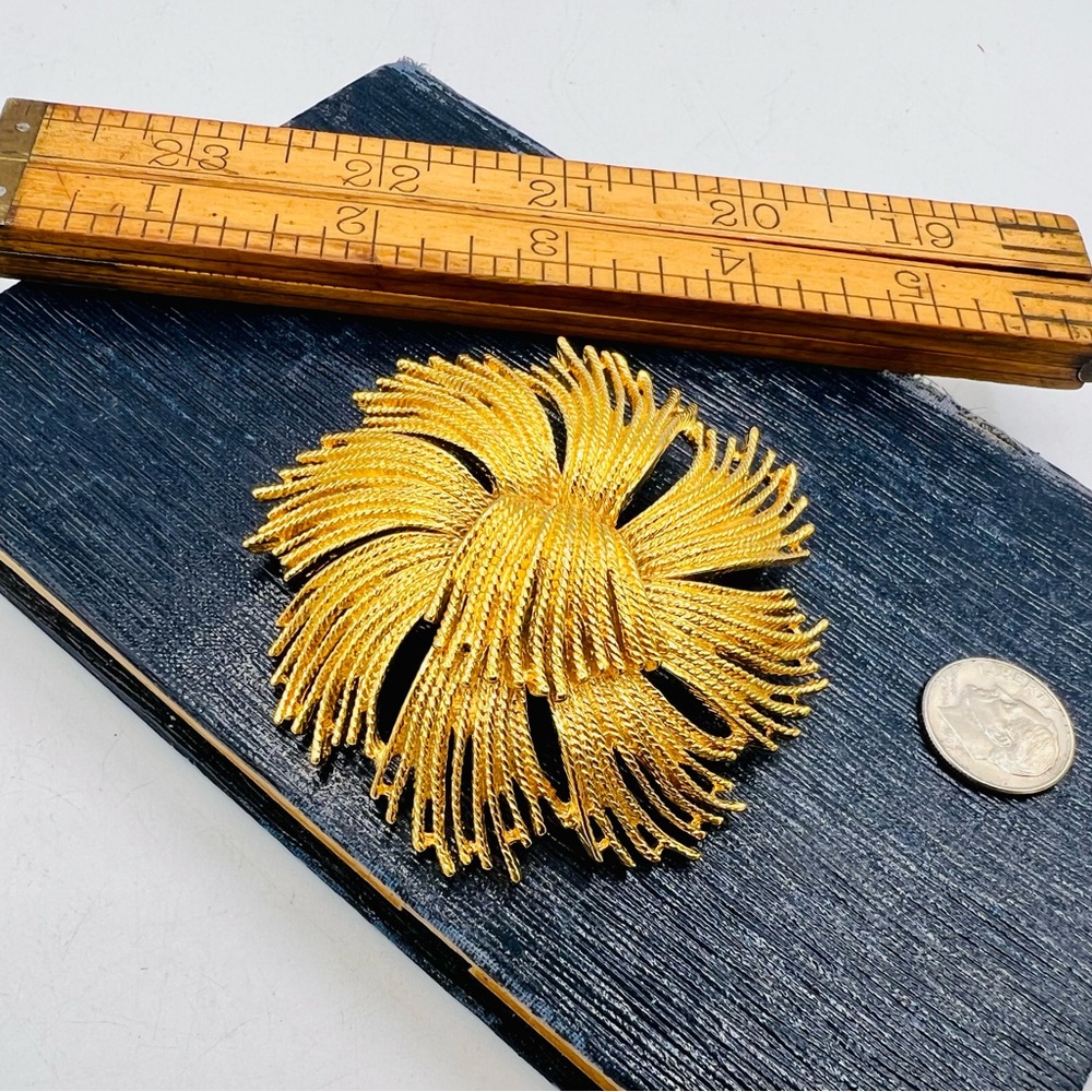 Vintage MONET gold tone large brooch pin ribbon bow floral